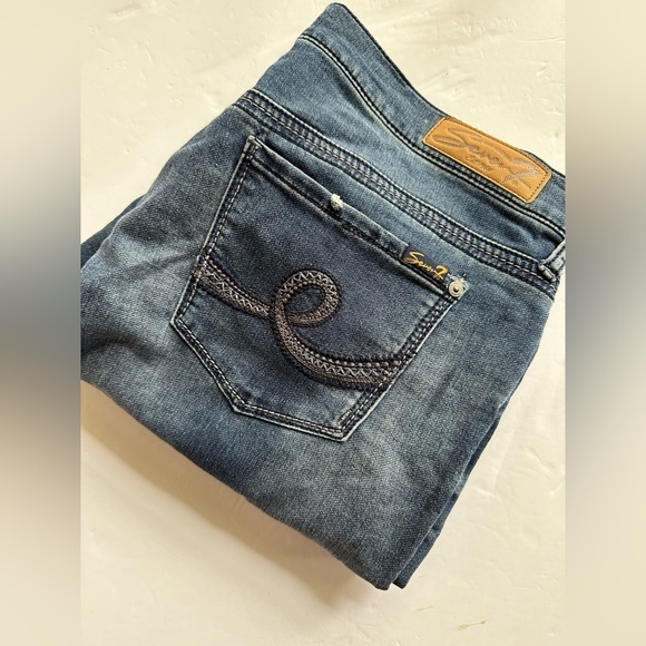 Seven7 Women’s Capri‎ Girlfriend Sz 12 Medium Wash distressed - Picture 10 of 11